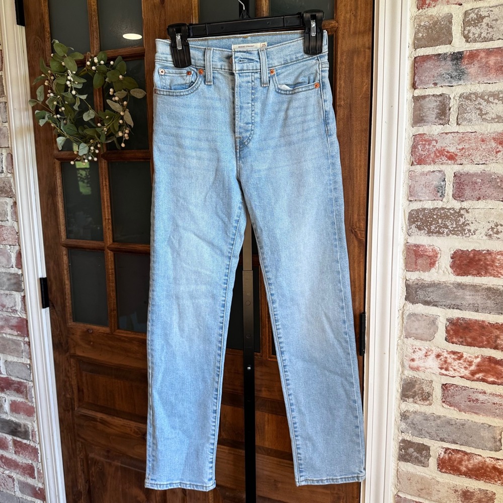 Levi Jeans Wedgie Straight Women Light Wash Blue High Rise Denim 25x28